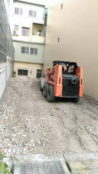 雲林莿桐小山貓(鏟土機,推土機)整地