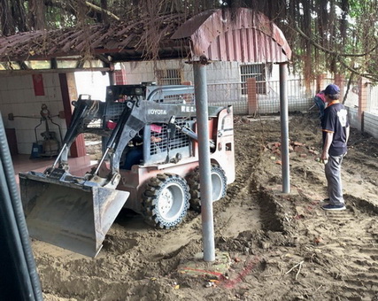 雲林四湖小山貓(鏟土機,推土機)整地